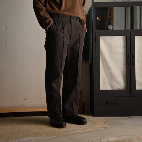 パンツ FRONT TUCK ARMY TROUSER TIGHT / FRONT TUCK ARMY TROUSER（BLACK）