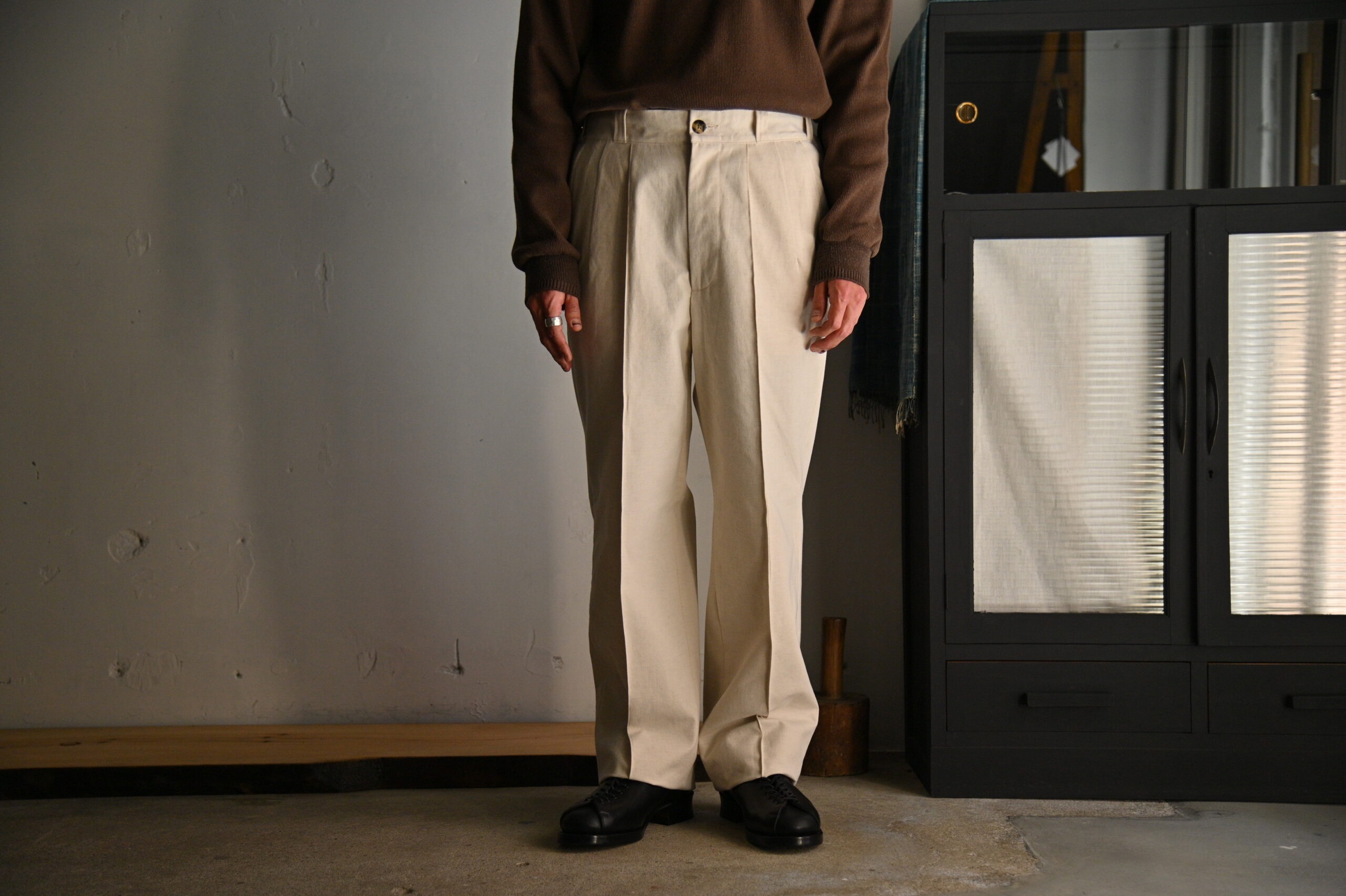 オールドジョー フロントタックアーミートラウザー　32インチ　アイヴォリー OLD JOE｜FRONT TUCK ARMY TROUSER- STOTELA clothing store